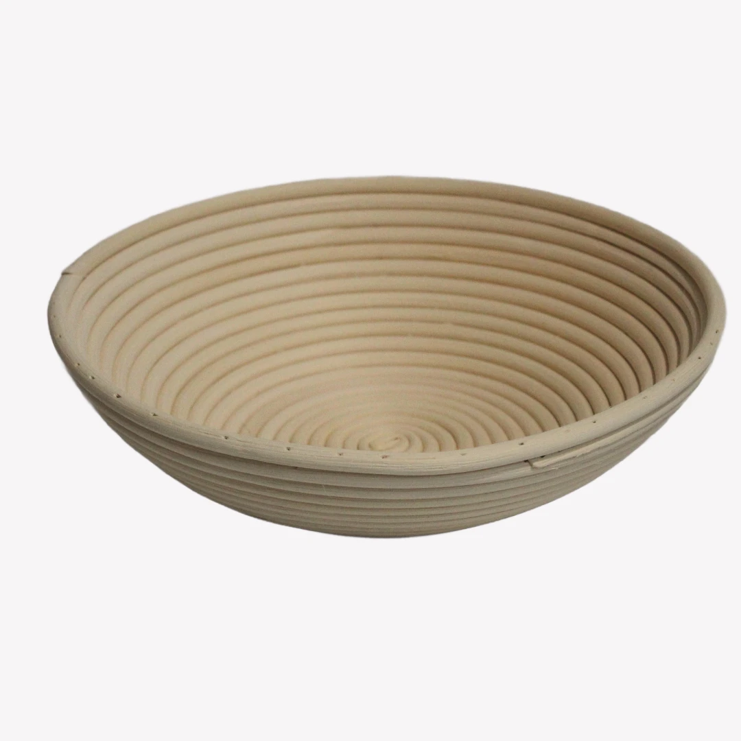 jaskorg_rund_30cm_4_rgba En rund jäskorg 30 cm i rotting. Jäskorgen är placerad på en vit bakgrund.